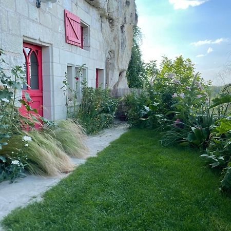 Gite Des Perreyeurs - Maison Troglodyte Avec Vue Sur Loire Montsoreau Exterior photo